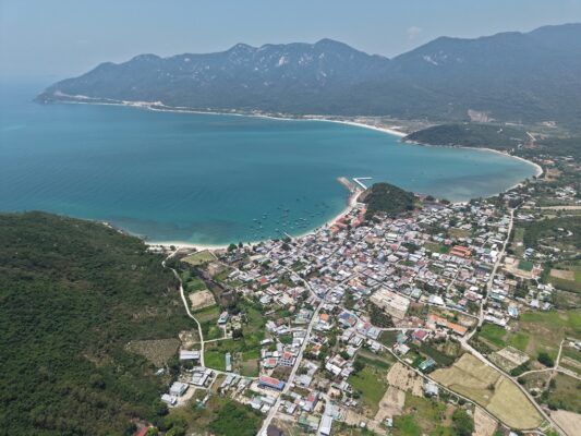 Làng chài Ninh Vân từ trên cao